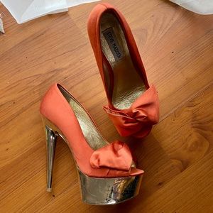 STEVE MADDEN gorgeous platform heels